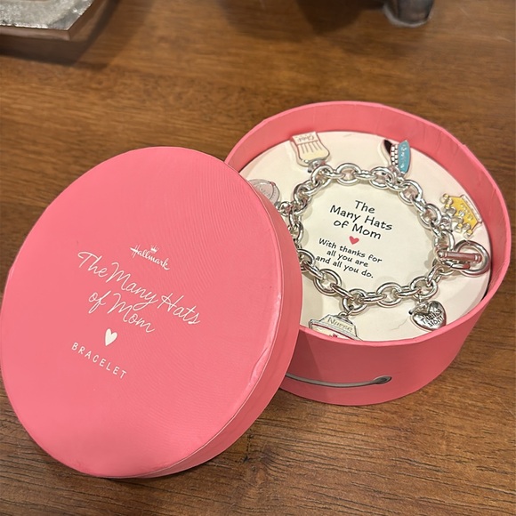 COPY - Hallmark the many Hats of Mom charm Bracelet silver tone chef nurse coach - Picture 4 of 10